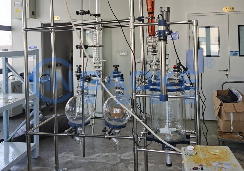哪个厂家可以定制玻璃精馏反应釜？