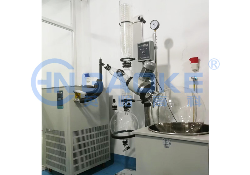 R5003-50L旋转蒸发器及配套低温泵安装完毕